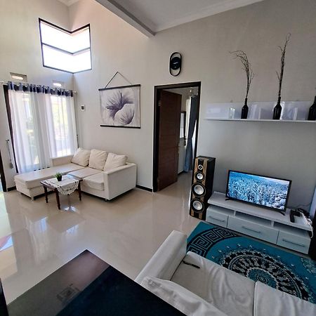 Villa Petit Tour Batu  Buitenkant foto