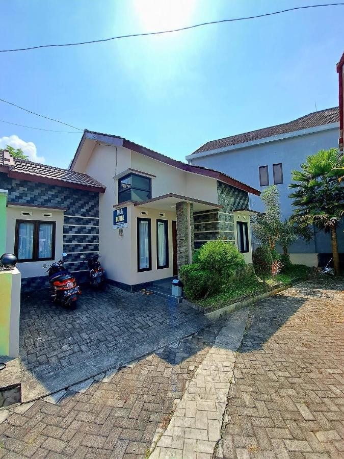 Villa Petit Tour Batu  Buitenkant foto