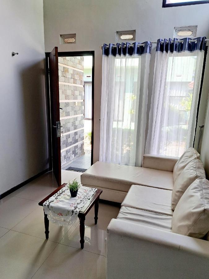 Villa Petit Tour Batu  Buitenkant foto